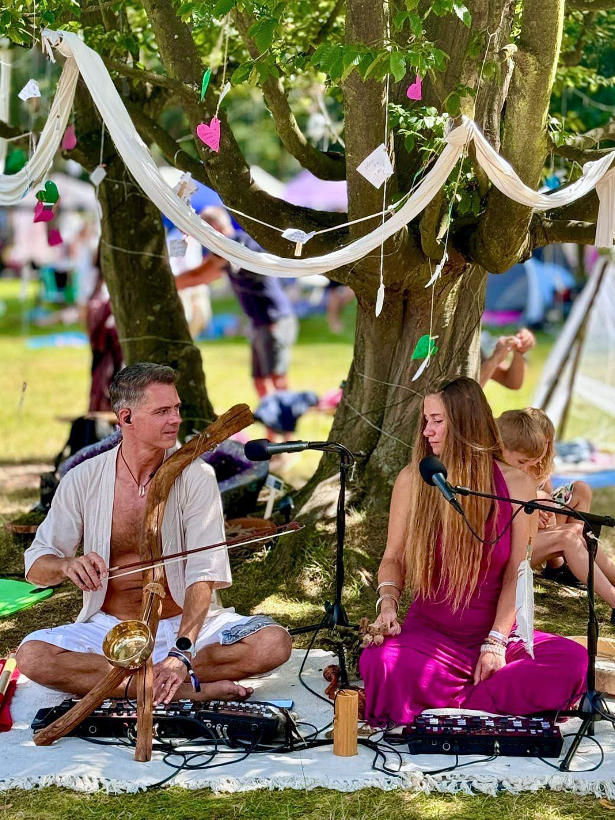 BodhiString – pod stromem