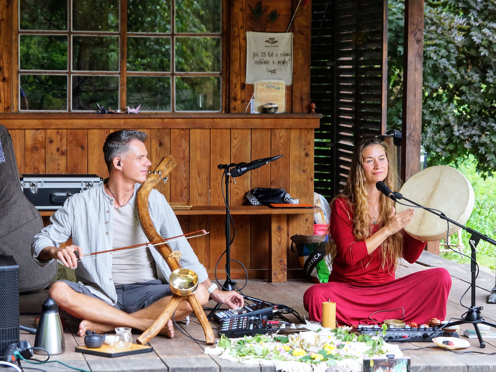 BodhiString – David Gajdoš hraje na nástroj